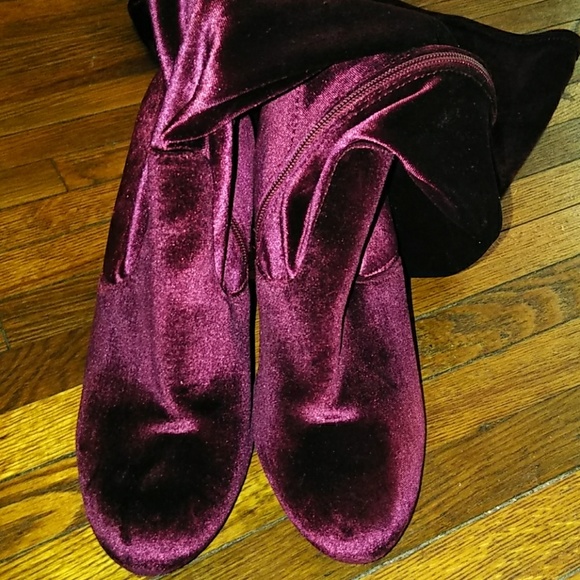 Burgundy velvet thigh high heels - Picture 3 of 4